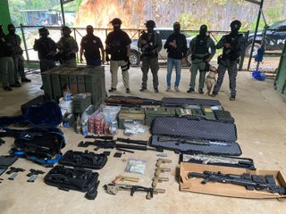 Boquete: decomisan arsenal y dinero en efectivo; investigan legalidad del allanamiento