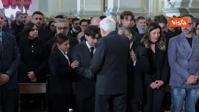 Carabinieri morti nel Veronese, Mattarella abbraccia i familiari a funerali di stato a Padova