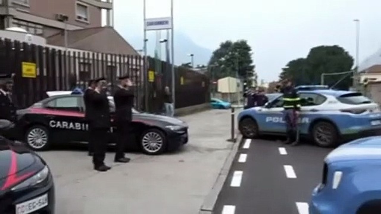 Lecco, strage di Castel D’Azzano: i carabinieri omaggiano i colleghi uccisi in servizio