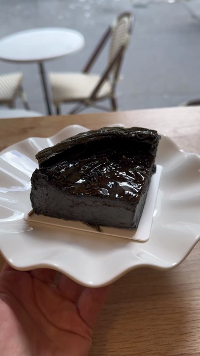 On goûte un flan sésame noir chez Rêve ✨