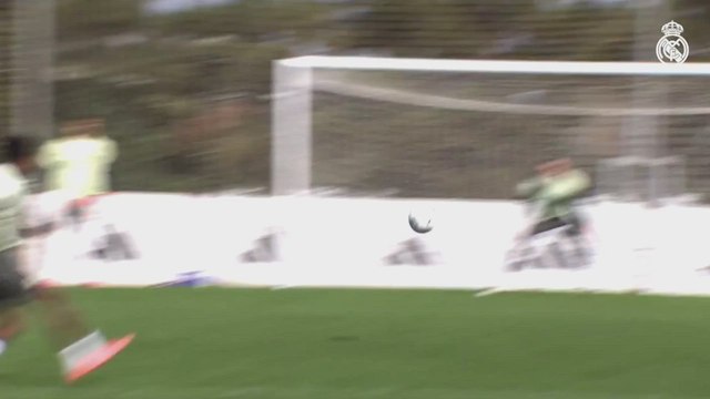 Entrenamiento del Real Madrid con José Antonio Reyes como novedad