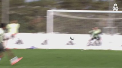 Entrenamiento del Real Madrid con José Antonio Reyes como novedad