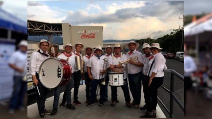 mqn-La cimarrona del CTP de Dulce Nombre une aulas, pasillos y tarima en una sola voz-171025