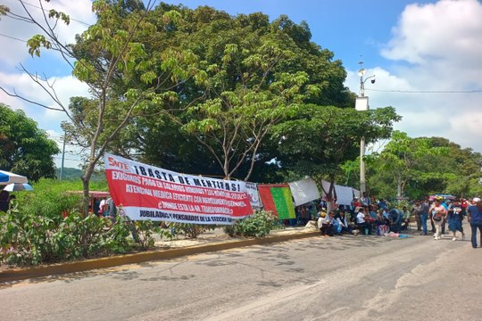 Maestros paralizan Tuxtla Gutiérrez, Chiapas, con bloqueos y manifestaciones | VIDEO