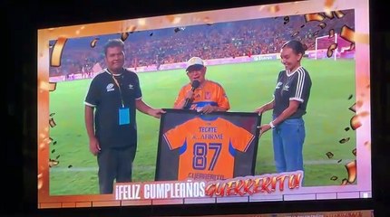 Guerrerito celebra su cumpleaños número 87 y así lo reconocen