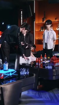 Everyone says newly hired overseas expert Jiang Yufeng is aloof and abstinent, disdainful of love, but no one knows he has a secret crush on someone. Until she hears that person looks just like her, she's completely unstoppable. She's determined to turn t