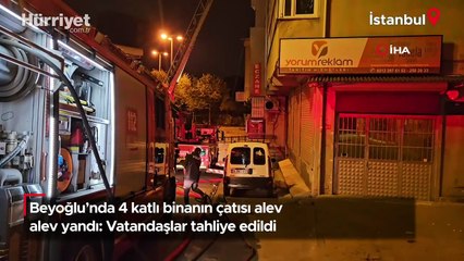 Beyoğlu'nda 4 katlı binanın çatısı alev alev yandı: Vatandaşlar tahliye edildi