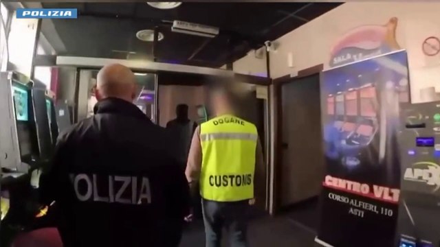 Scommesse illegali, due denunciati e sanzioni per 500 mila euro