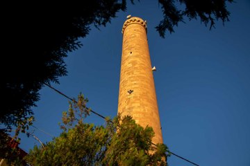 Osmanlı'dan kalan 5 asırlık minare göz kamaştırıyor