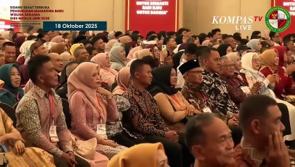 Presiden Prabowo Nyanyi Lagu 'Kasih Ibu' di Wisuda UKRI Bandung