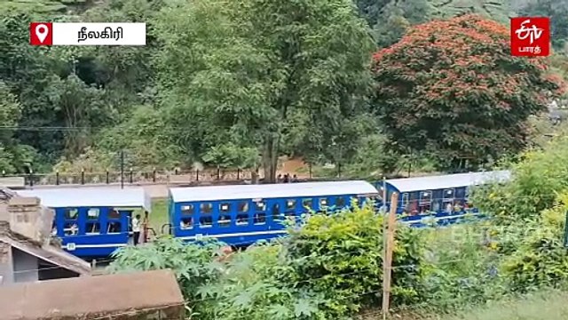 நீலகிரியில் மண்சரிவு! தாமதமாக வந்த மலை ரயில்!
