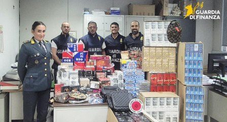 Articoli da fumo e merce contraffatta: maxi sequestro in un negozio (18.10.25)