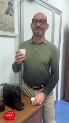 Bassetti - Il caffè è meglio berlo nel bicchierino di plastica o in quello di carta? (17.10.25)