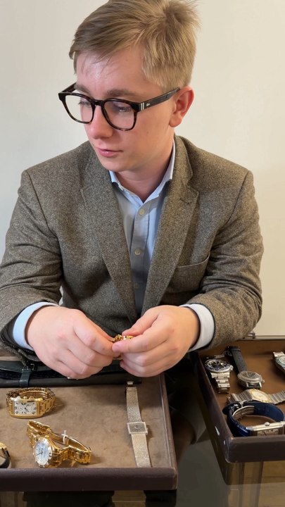 Nous explorons une collection exceptionnelle de montres de luxe, présentant des pièces rares de marques prestigieuses comme Rolex, Cartier, Omega, Jaeger-LeCoultre, et Patek Philippe  #rolex #omega #cartier #vintage #montres