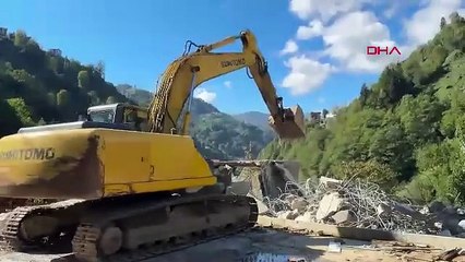 Fırtına Vadisi'nde onlarca kaçak yapı yıkıldı