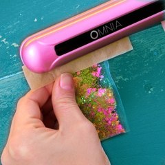 She transformed a plastic bottle into a fashionable bag