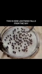 This is how lightning falls from the sky 😯 #sciencefacts #scienceexperiment #scienceproject #explore