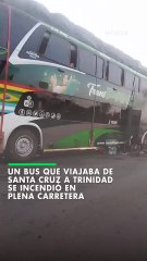Un bus que viajaba de Santa Cruz a Trinidad  se incendió en  plena carretera