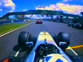 F1 – David Coulthard (McLaren Mercedes V10) Onboard – Great Britain 2001 (02)