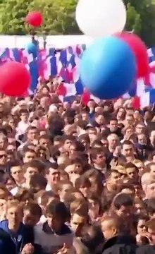 Accompagné de cette vidéo, deux des fils de Nicolas Sarkozy lancent un appel à une manifestation de soutien à leur père pour mardi matin à 8h30, jour de son incarcération annoncé