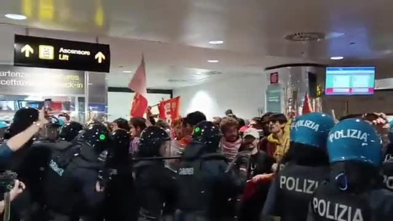 Manifestazione ex Gkn, l'irruzione all'aeroporto di Firenze