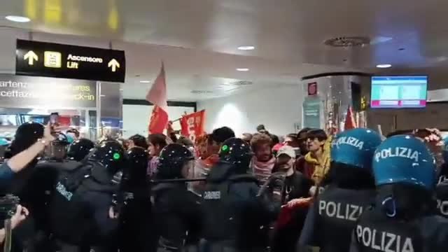 Manifestazione ex Gkn, l'irruzione all'aeroporto di Firenze