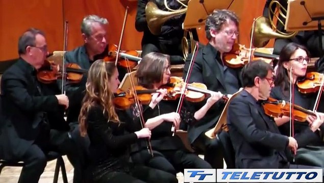 Video News - L'orchestre des Champs-Elysèes al Grande