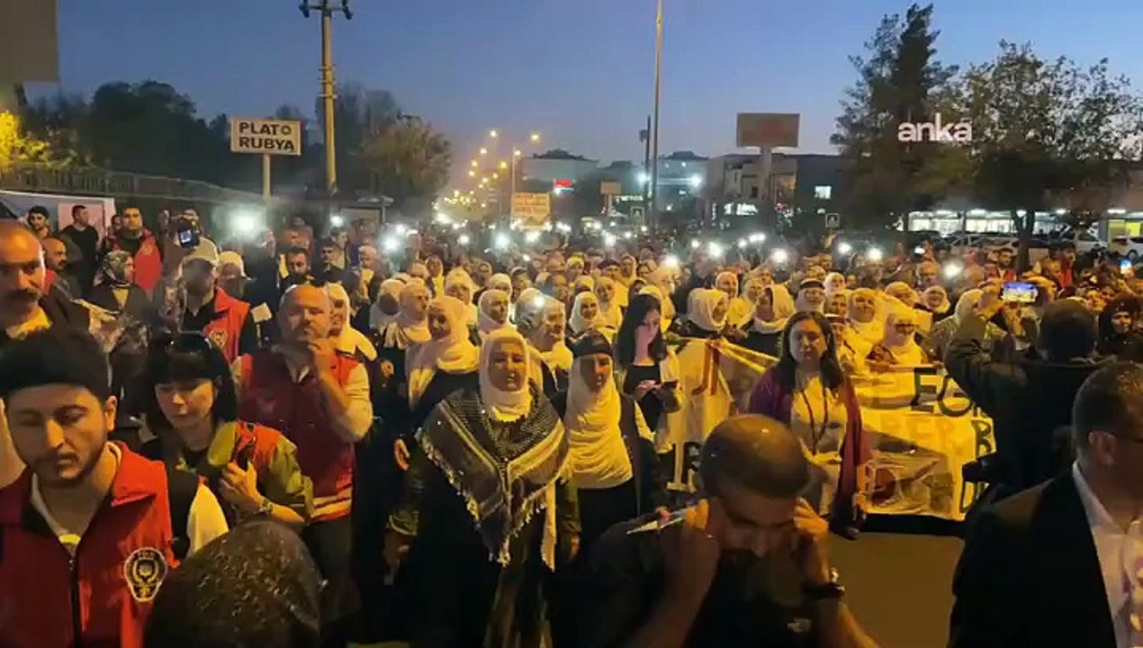Diyarbakır’da "Öcalan’a özgürlük" yürüyüşüne biber gazlı müdahale