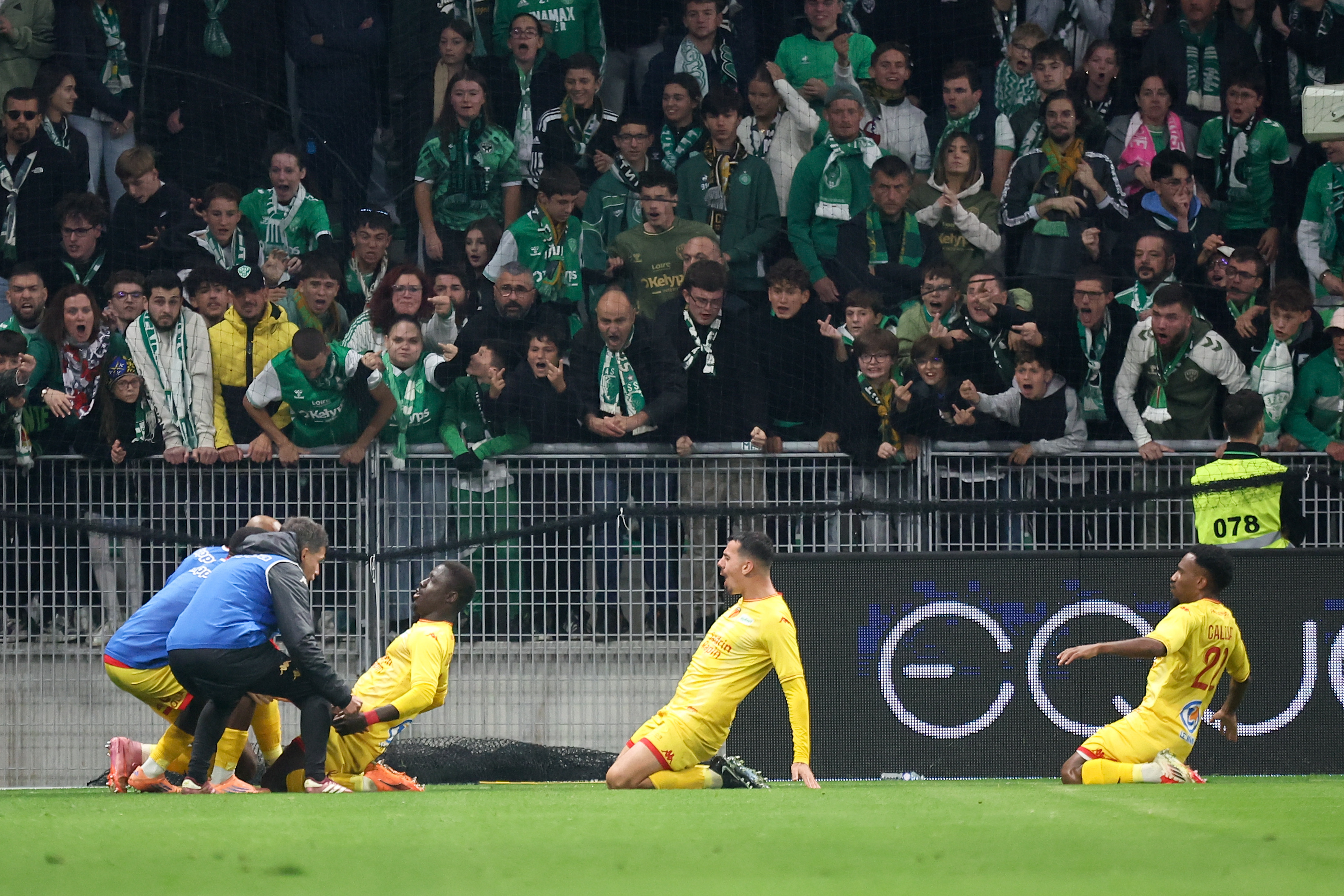 Ligue 2 : Le Mans réalise le gros coup à Saint-Etienne