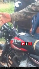 MOTOCICLISTA CHOCA CONTRA MICRO DE LA LÍNEA 130 Y SE NIEGA A RECIBIR ATENCIÓN MÉDICA