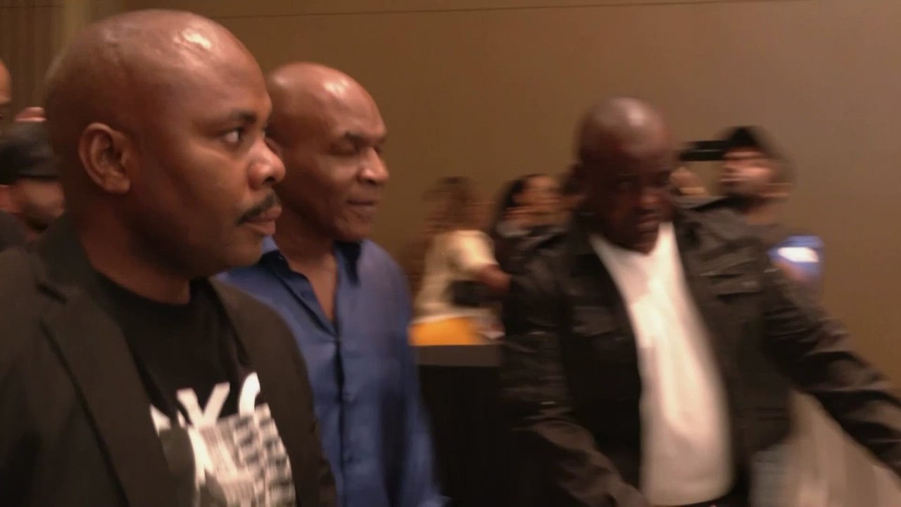 Mike Tyson HONORS Muhammad Ali at “RUMBLE IN TH...