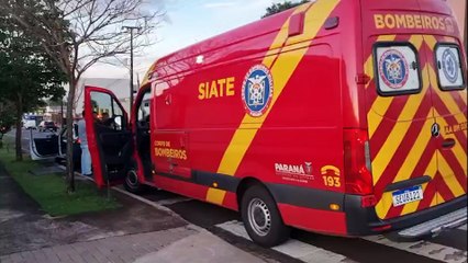 Motociclista fica ferido após colisão com carro na Rua Ipanema, no Bairro Periolo