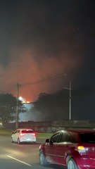 URGENTE: Incêndio de grandes proporções atinge avenida movimentada de Salvador
