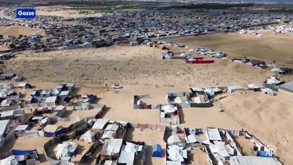 Gazzeliler mezarlıklarda boş yer kalmadığı için yakınlarını tarım arazilerine defnediyor