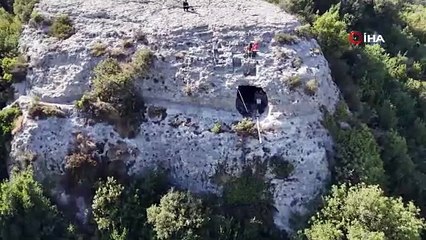 Depremzede aile asrın felaketi sonrası ''aradığı huzuru'' bulduğu mağarasına veda etti