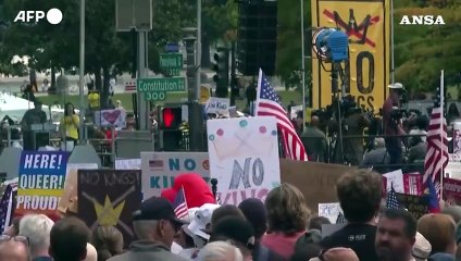 Protesta anti Trump a Washington, il corteo riunito davanti al Campidoglio