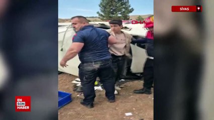 Sivas'ta minibüs istinat duvarından düştü