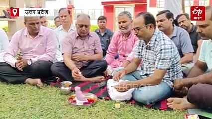 अमेरिकी राष्ट्रपति डोनाल्ड ट्रंप की बुद्धि शुद्धी के लिए शाहजहांपुर में लोगों ने किया उल्लू पूजन