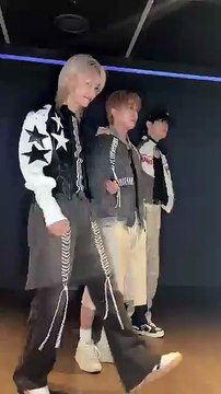 👣👣👣 #StrayKids #스트레이키즈 #YouMakeStrayKidsStay