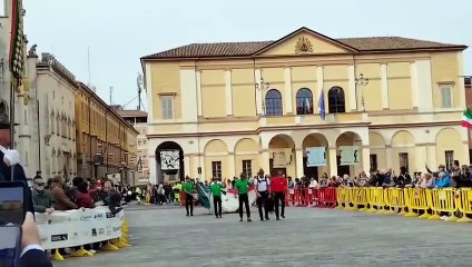 Alpini a Reggio Emilia: i paracadutisti incantano la piazza