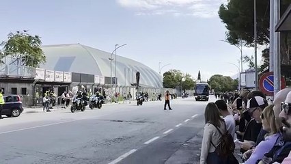 L'arrivo del pullman allo stadio per Palermo-Modena