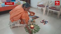 માતાના વારસા સમાન પાંદડાની ઇકો-ફ્રેન્ડલી રંગોળીની પરંપરાને 365 દિવસ જીવંત રાખતા ભાવનગરના 87 વર્ષીય ઇન્દિરાબેન ભટ્ટ