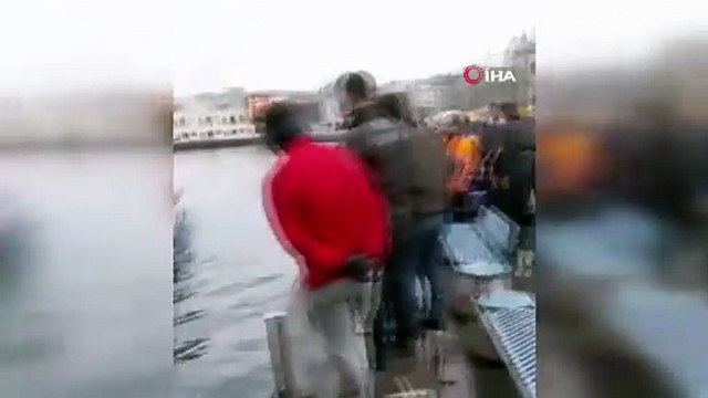 Engelli vatandaş denize düştü, 3 engelli vatandaş arkadaşları için denize atladı ama...