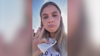 Le multan por aparcar en una zona ajardinada y muestra el ‘desierto’ donde ha aparcado: “¿Dónde está el jardín en todo esto?”