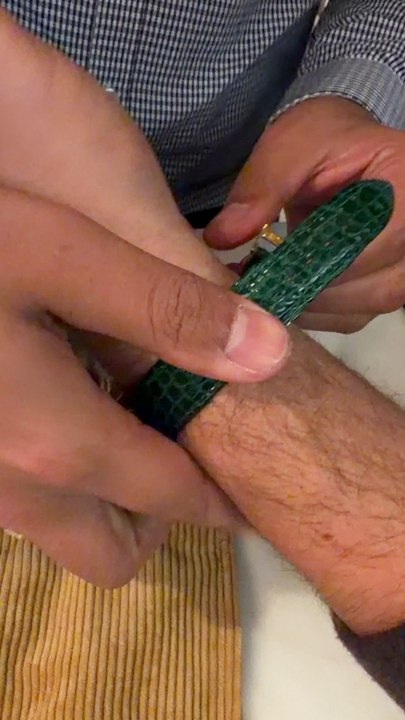 Nous explorons une montre Polerouter rare et exceptionnelle, en examinant ses caractéristiques uniques comme son micro-rotor  #universalgenève #universalgeneve #polerouter #universalgenevepolerouter #horlogerie #watches #watch