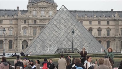 American Witnesses Speak Out on Dramatic Louvre Robbery