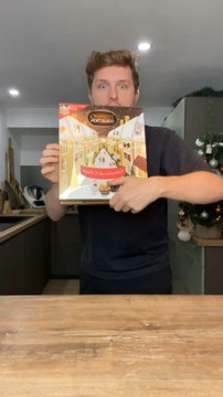 Calendrier de l’avent Ferrero Collection 😍✨Juste parfait pour passer les fêtes de fin d’année remplies de chocolat 🍫💫Je te laisse deviner lequel est mon préféré entre Ferrero Rocher, Rafaello et Rond Noir 👀💭