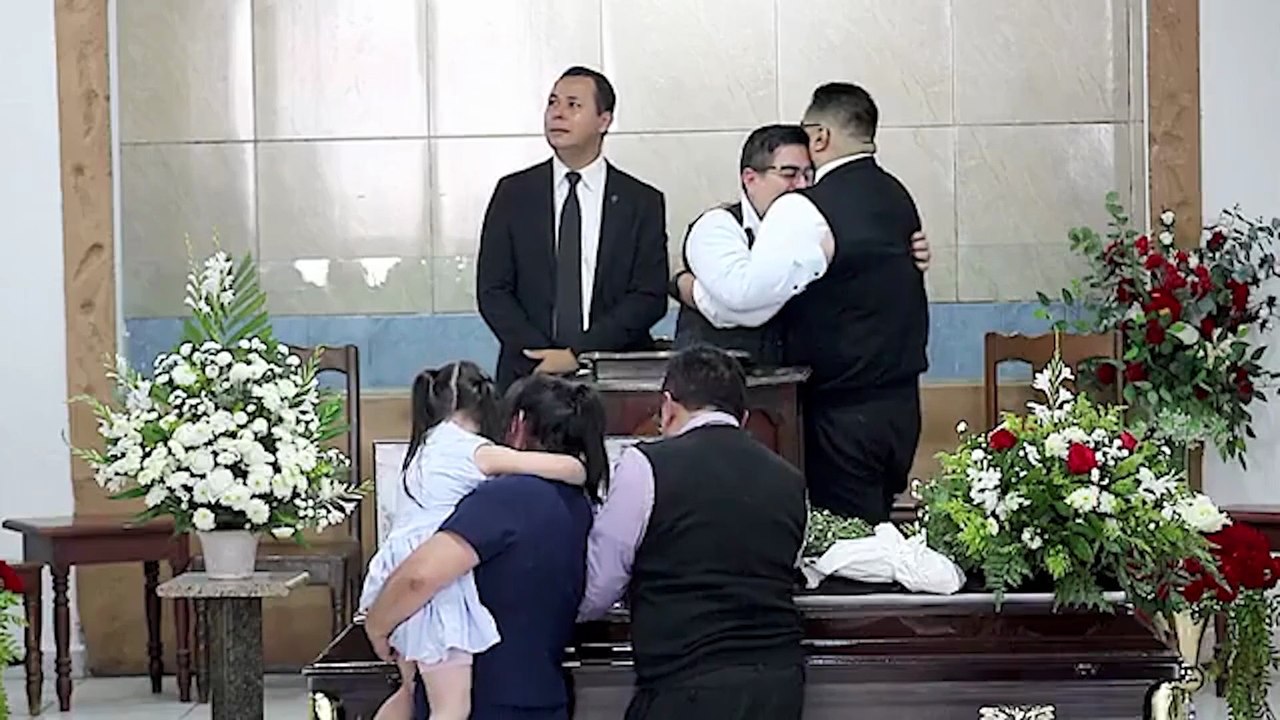 Recuerdan a Luis Oseguera adorando a Dios en la iglesia