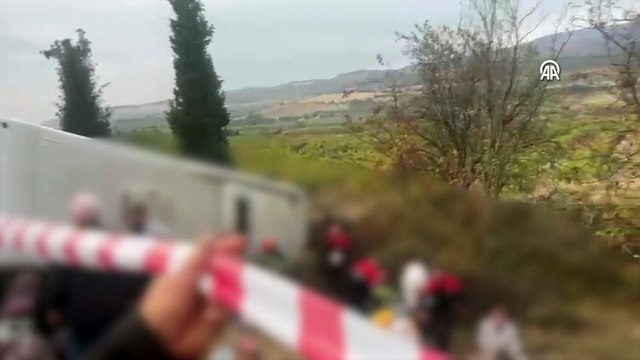 İzmir’den yola çıkan turist kafilesi dönüşte kaza yaptı: Ölü ve yaralılar var!