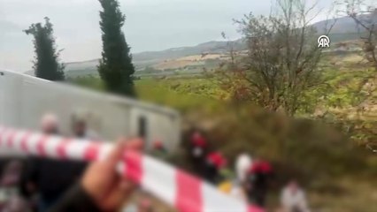 İzmir’den yola çıkan turist kafilesi dönüşte kaza yaptı: Ölü ve yaralılar var!